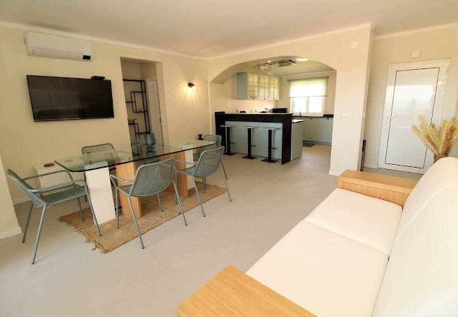 Apartamento em Albufeira - Apartamento T2 com Vista Mar e Piscina na Praia de São Rafael - Albufeira Apartamento em Albufeira - Apartamento T2 com Vista Mar e Piscina na Praia de São Rafael - Albufeira