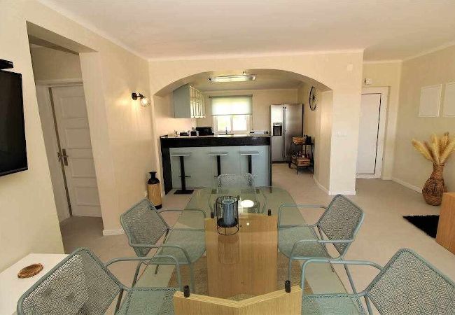 Apartamento em Albufeira - Apartamento T2 com Vista Mar e Piscina na Praia de São Rafael - Albufeira Apartamento em Albufeira - Apartamento T2 com Vista Mar e Piscina na Praia de São Rafael - Albufeira