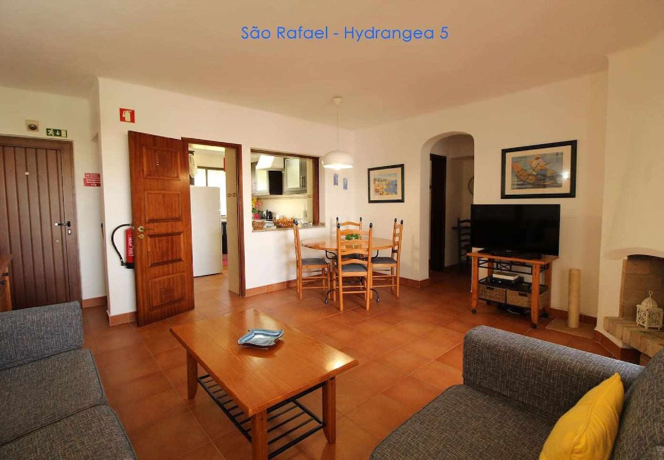 Apartment in Albufeira - 2 Bedroom Apartment with Swimming pool at São Rafael Beach - Albufeira