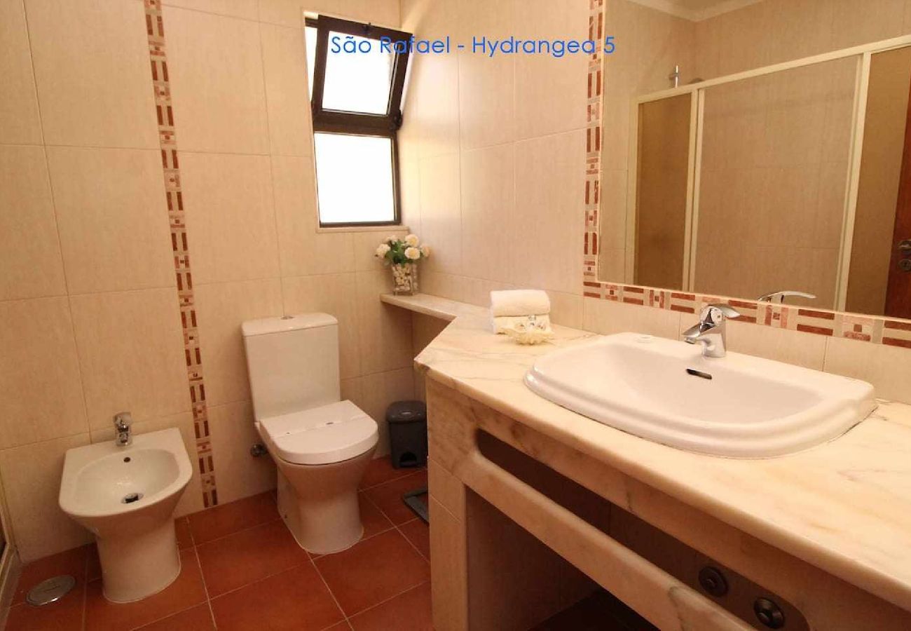 Apartment in Albufeira - 2 Bedroom Apartment with Swimming pool at São Rafael Beach - Albufeira